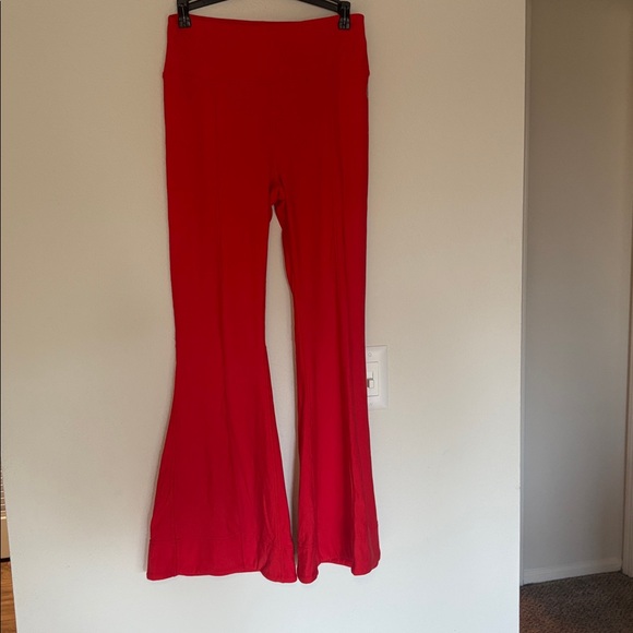 LIKE NEW Free People Good Karma Flare Leggings Red Flame Medium - Picture 2 of 4